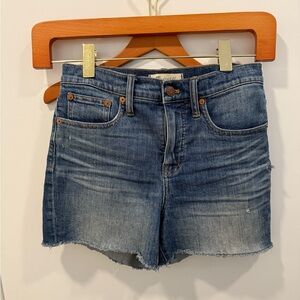 Madewell High rise denim shorts size 26